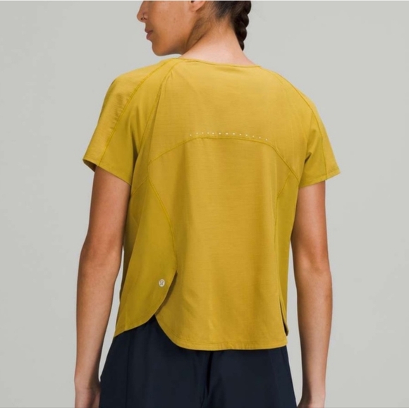 Lululemon Short Sleeve Stretch Running Shirt Gold Yellow Size 12 EUC - Picture 1 of 16